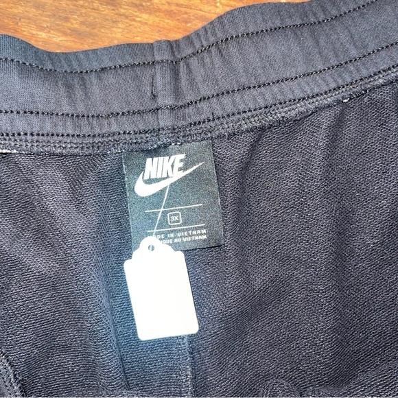Nike Black Women's sweat Shorts - Picture 5 of 6